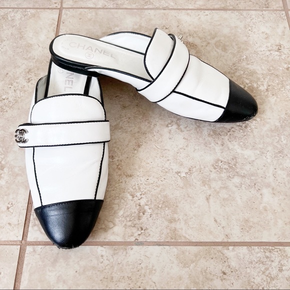 Authentic Chanel lambskin cc lock mules size 39 - Picture 5 of 12